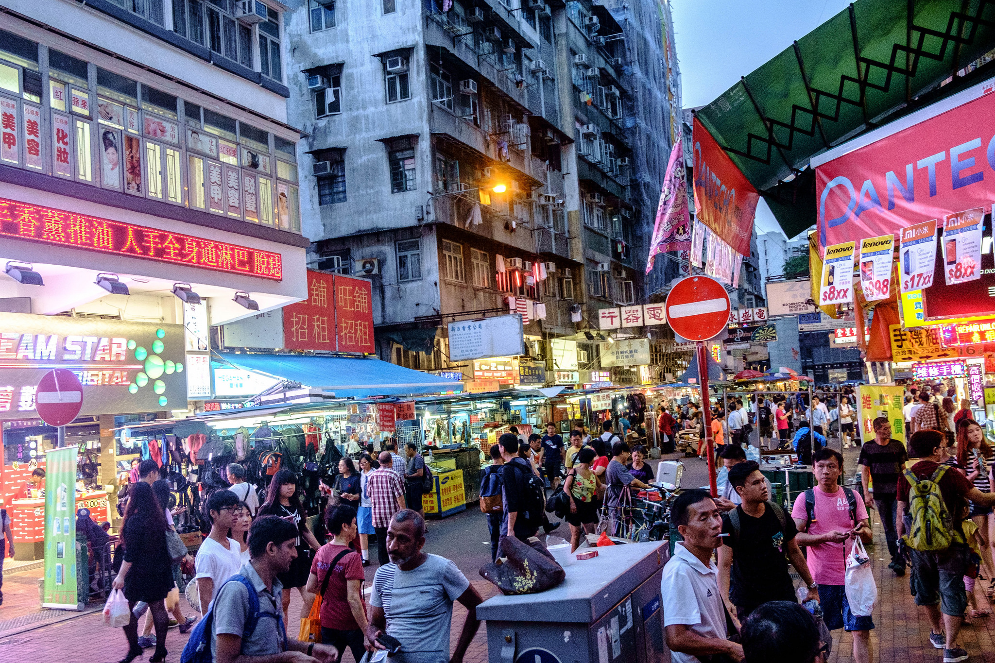 Hongkongon az utcai árusnál is lehet mobillal fizetni
